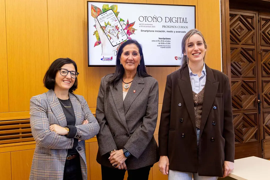 La concejal delegada del Mayor, Paloma Espinosa, presenta una nueva edici&oacute;n del programa &ldquo;Oto&ntilde;o digital&rdquo; destinado a salvar la brecha tecnol&oacute;gica de los mayores.