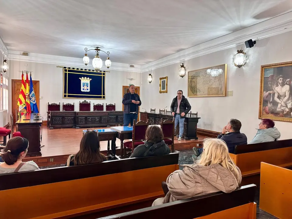 Tarazona - Reuni&oacute;n con los vecinos de las Casas Colgadas