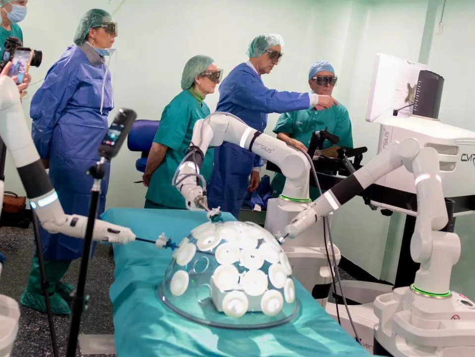 El Hospital Universitario Obispo Polanco de Teruel incorpora el robot quir&uacute;rgico Versius, un hito en la equidad sanitaria de Arag&oacute;n