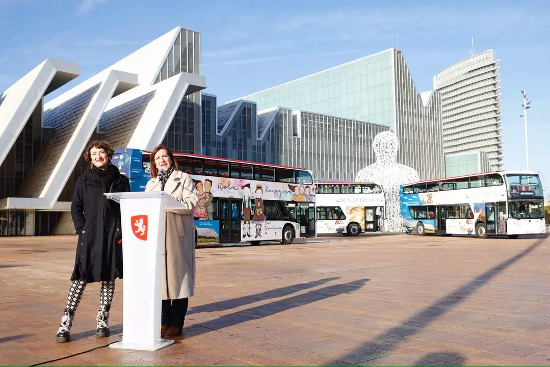 Zaragoza estrena autobuses tur&iacute;sticos 100% el&eacute;ctricos en Navidad