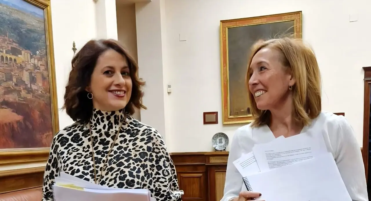 20251217 Teruel la alcaldesa y la concejal de Servicios Sociales
