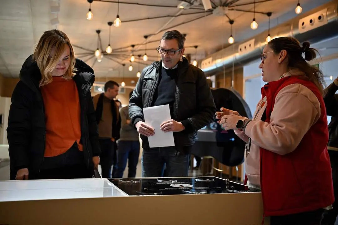 20260114 PSOE PIlar Alegr&iacute;a en Manjares de la Tierra Firma Marcos Cebri&aacute;n