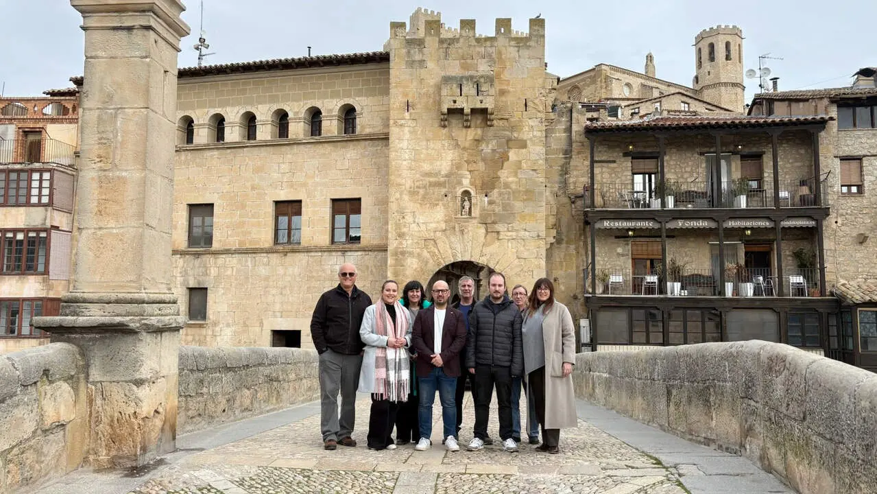 20260117 PAR Alberto Izquierdo PAR con candidatos y representantes PAR en Valderrobres 16-01-25