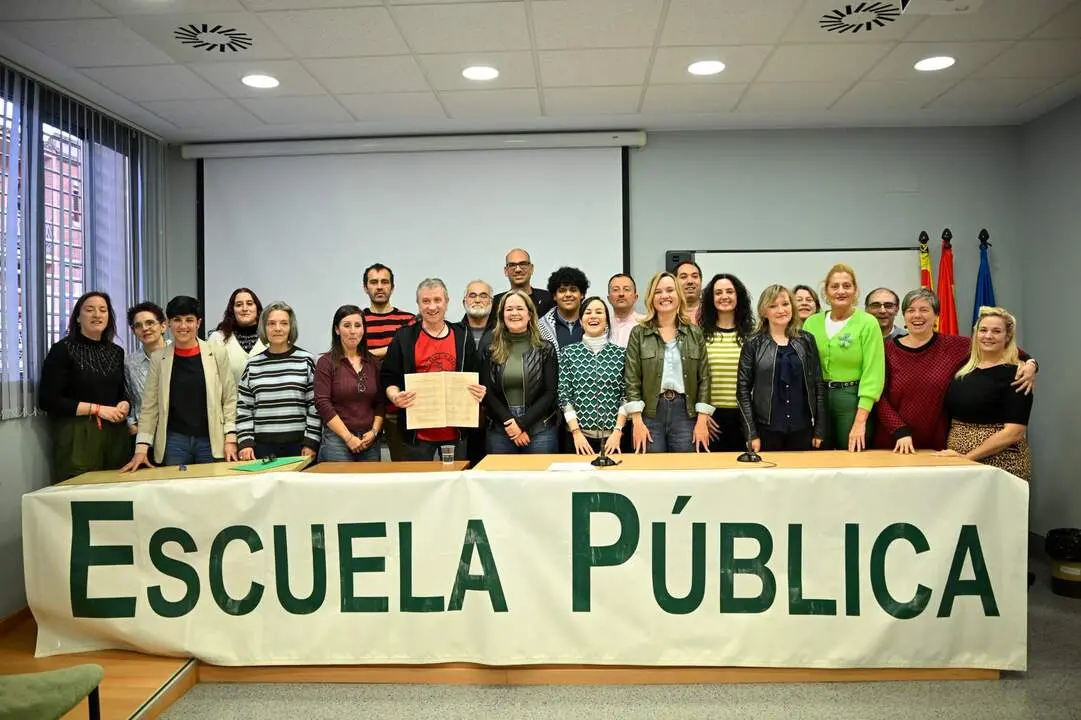 20260204 PSOE Firma acuerdo por la eduaci&oacute;n p&uacute;blica