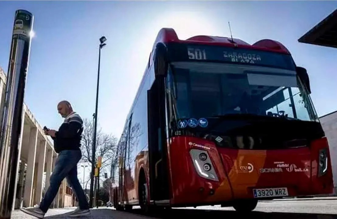 20260223 autobus linea articulo plaza