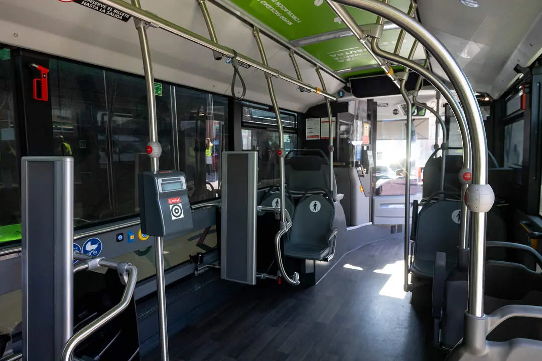 Validadora en la parte central de los nuevos buses urbanos para usuarios con discapacidad o con carritos de beb&eacute;