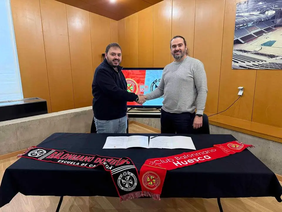 20260308 Balonmano Dominicos y el Club Balonmano Huesca renuevan su convenio de colaboraci&oacute;n