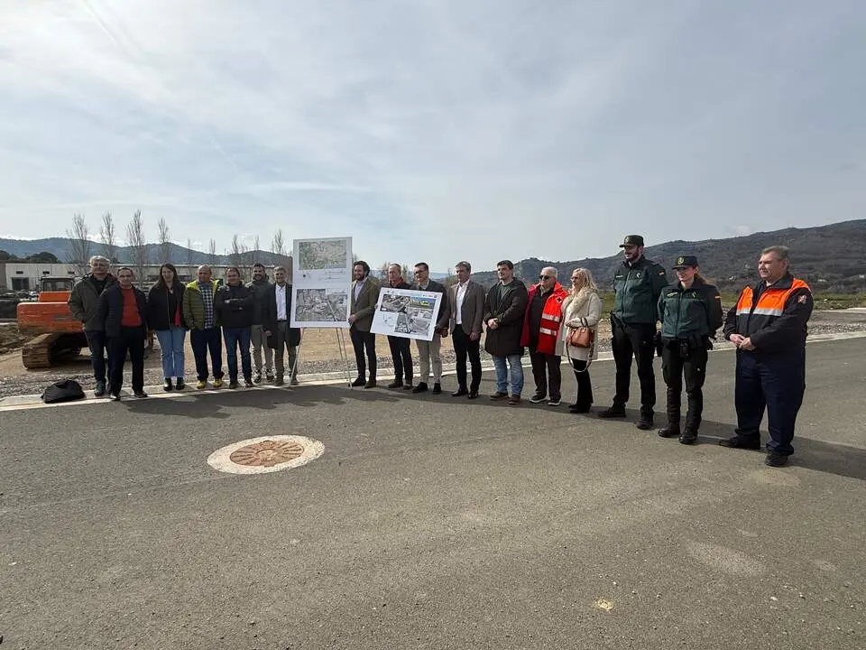20260311 Autoridades en la presentaci&oacute;n del proyecto helicuperficie 24H de Graus