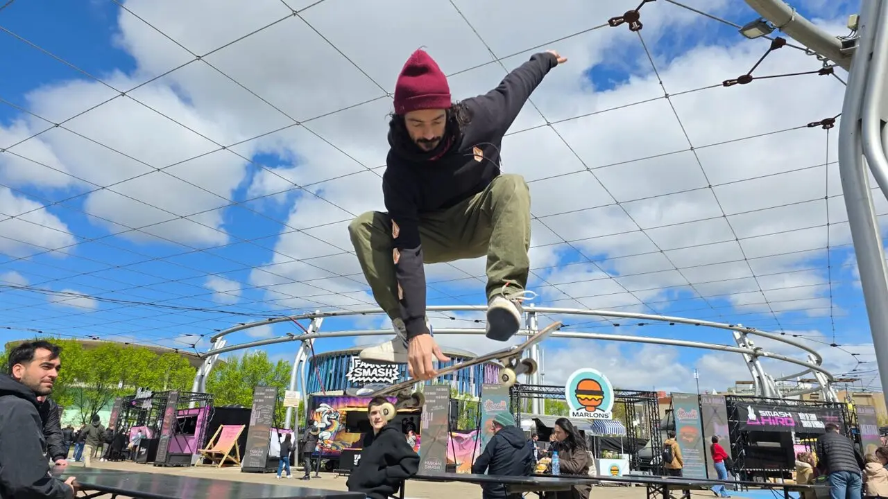 20260406 Los skaters de Zaragoza irrumpen en Champions burger 2