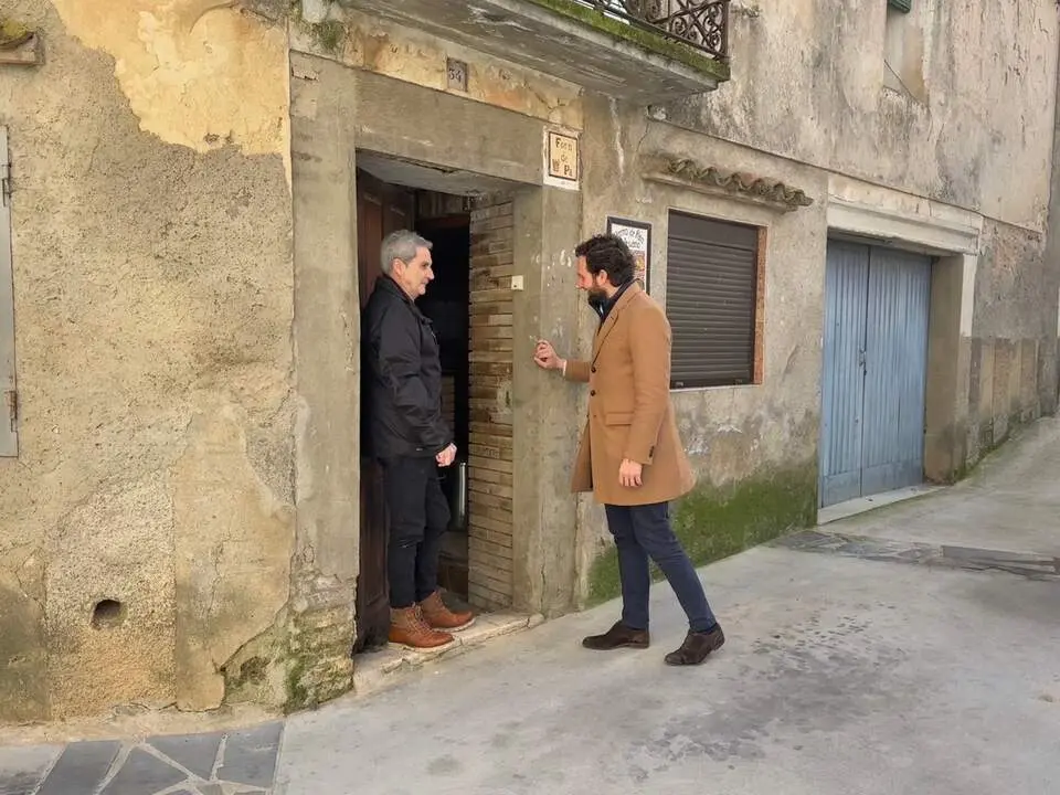 20260407 Huesca Isaac Claver y Jes&uacute;s Lumbierres en la visita a la localidad de Baldellou