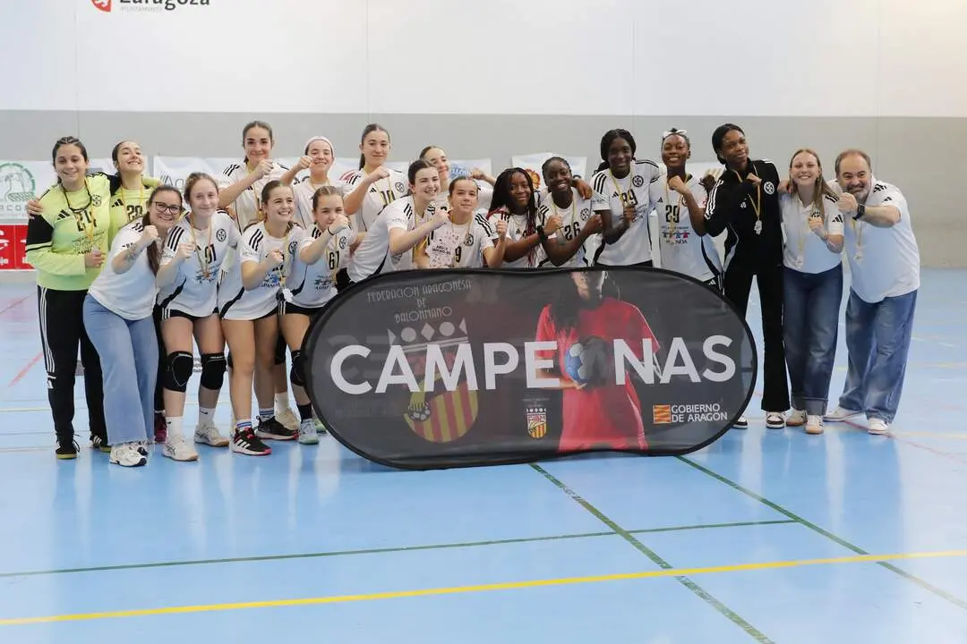 20260419 Balonmano Dominicos gana las tres finales del Campeonato de Arag&oacute;n escolar a las que aspiraba