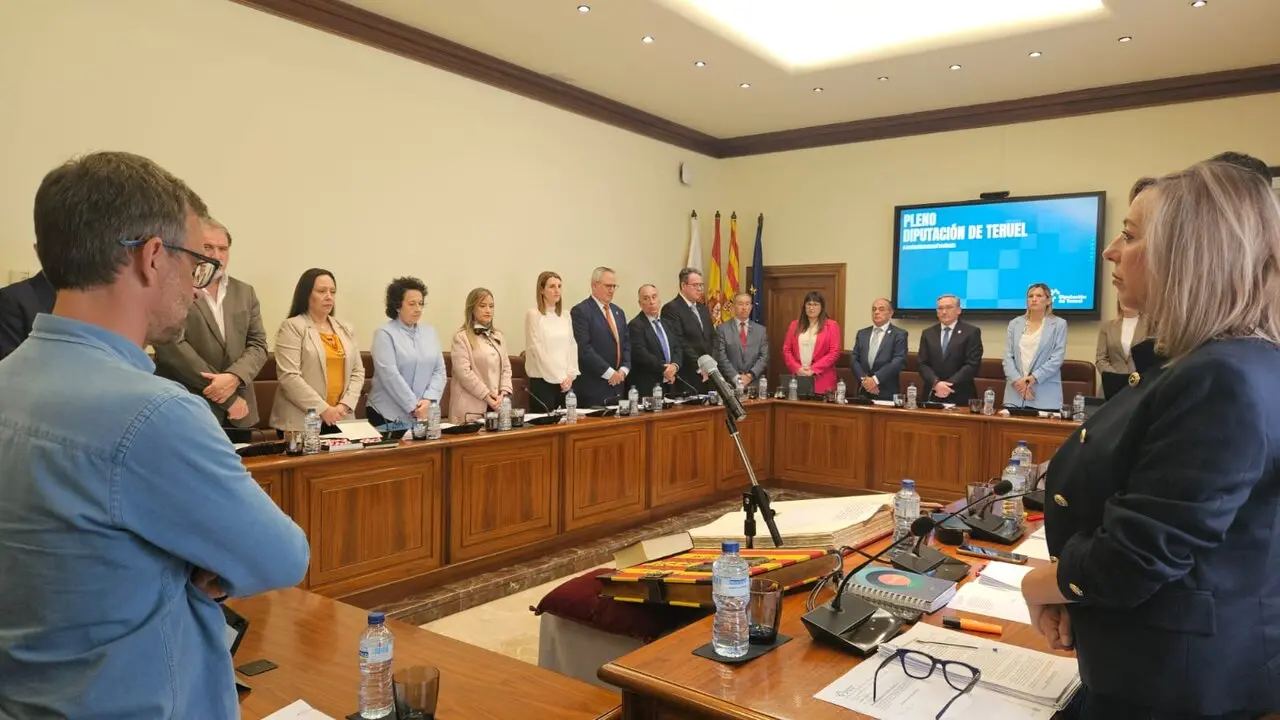 20260429 Teruel Pleno orninario_MinutoSilencio