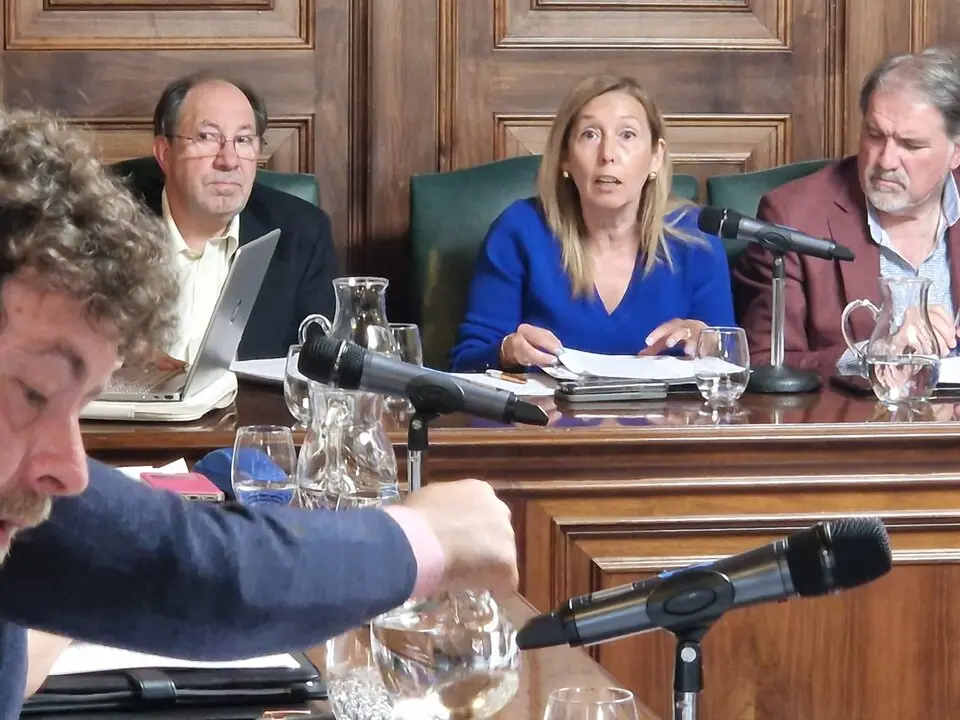 20260504 Teruel Romero dirigi&eacute;ndose al portavoz socialista
