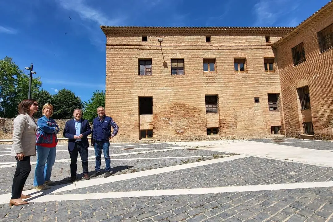 20260515 DPZ La vicepresidenta, Teresa Ladrero, y el diputado Eduardo Arilla, en una visita al palacio el a&ntilde;o pasado. DPZ