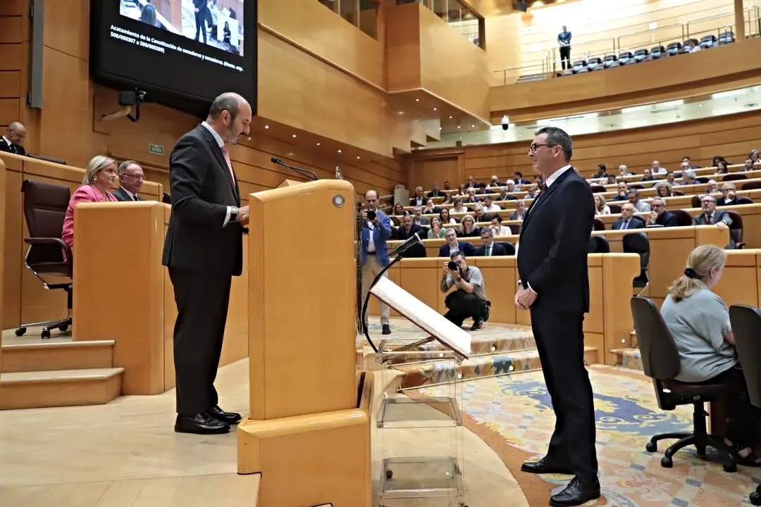 20260525 PSOE Rafael Guia acata la Constituci&oacute;n en el Pleno del Senado