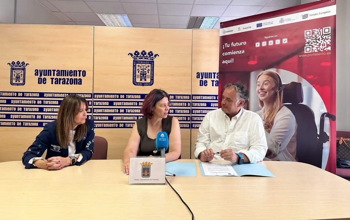 20260611 Tarazona De izquierda a derecha Lorena Basols, Directora Territorial de Inserta Empleo Arag&oacute;n; Virginia Carcedo, Vicepresidenta ejecutiva de la ASOCIACI&Oacute;N INSERTA EMPLEO; Tono Jaray,