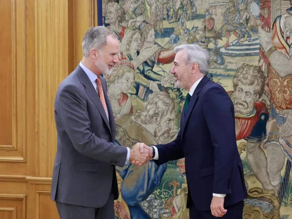 20260639 Aragon Azcon con el rey economico
