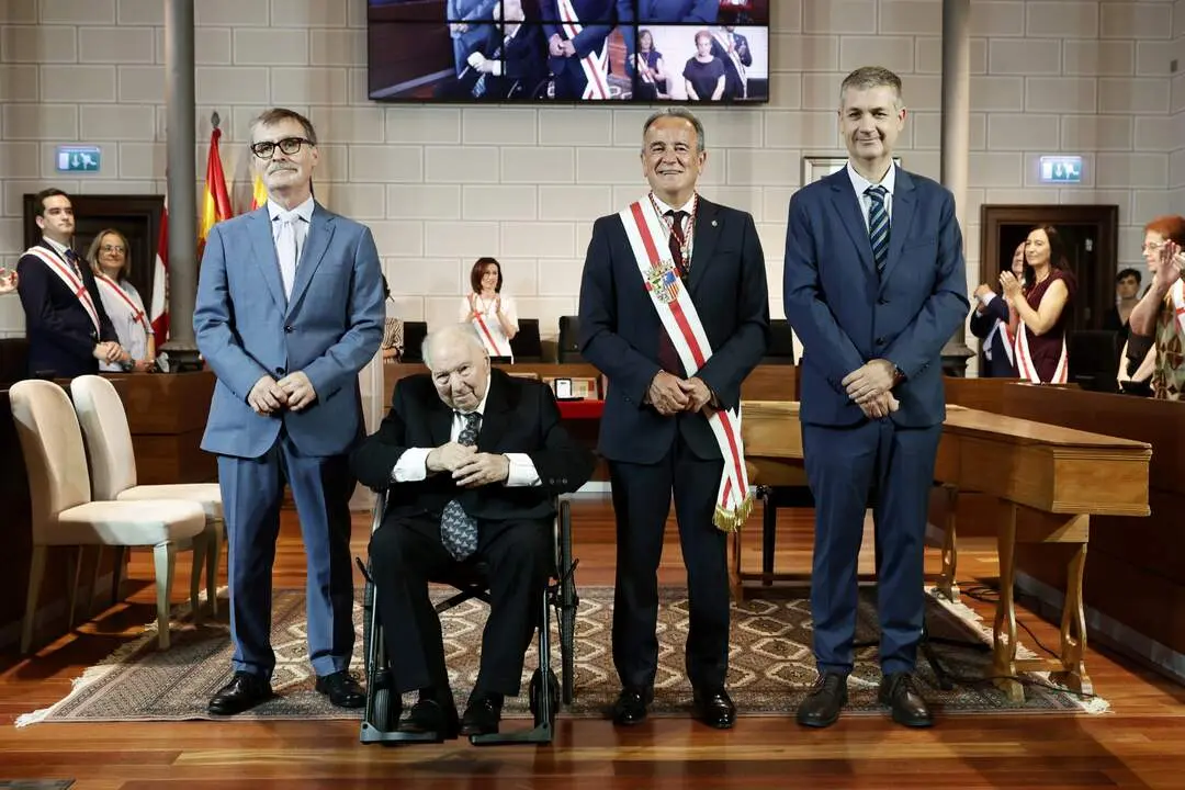 20260706 DPZ medallas santa isabel Aranzazu Navarro