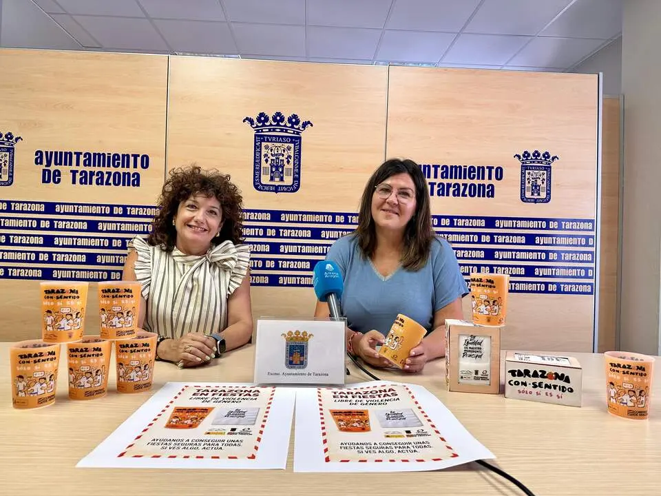 20260722 Tarazona Lourdes S&aacute;nchez junto a Paloma Santaf&eacute; durante la presentaci&oacute;n