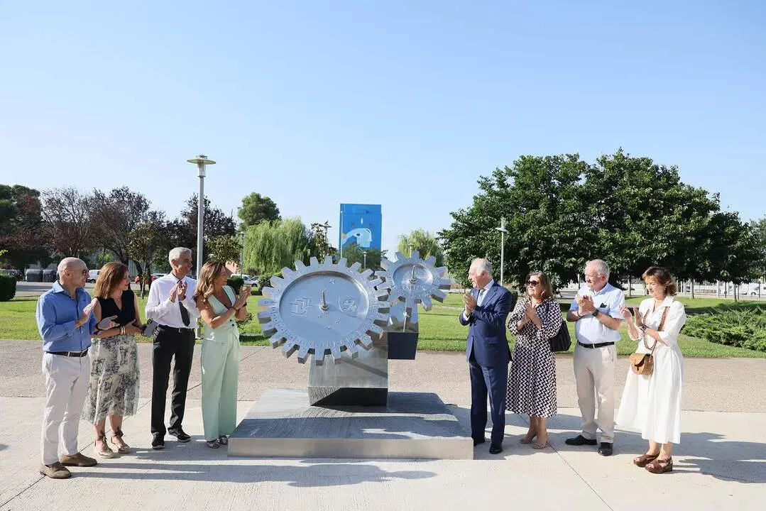 20260723 Reloj solar Polytechnic, donado por Fundaci&oacute;n Ibercaja a la ciudad de Zaragoza