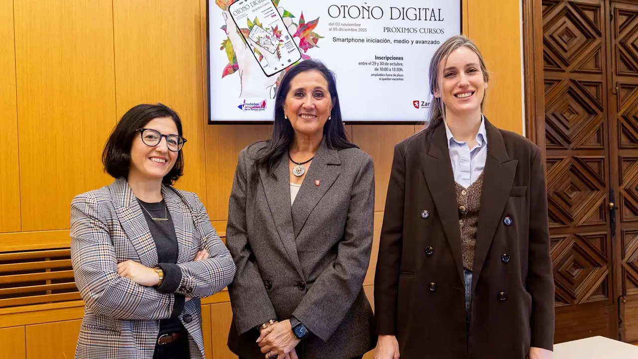 La concejal delegada del Mayor, Paloma Espinosa, presenta una nueva edici&oacute;n del programa &ldquo;Oto&ntilde;o digital&rdquo; destinado a salvar la brecha tecnol&oacute;gica de los mayores.