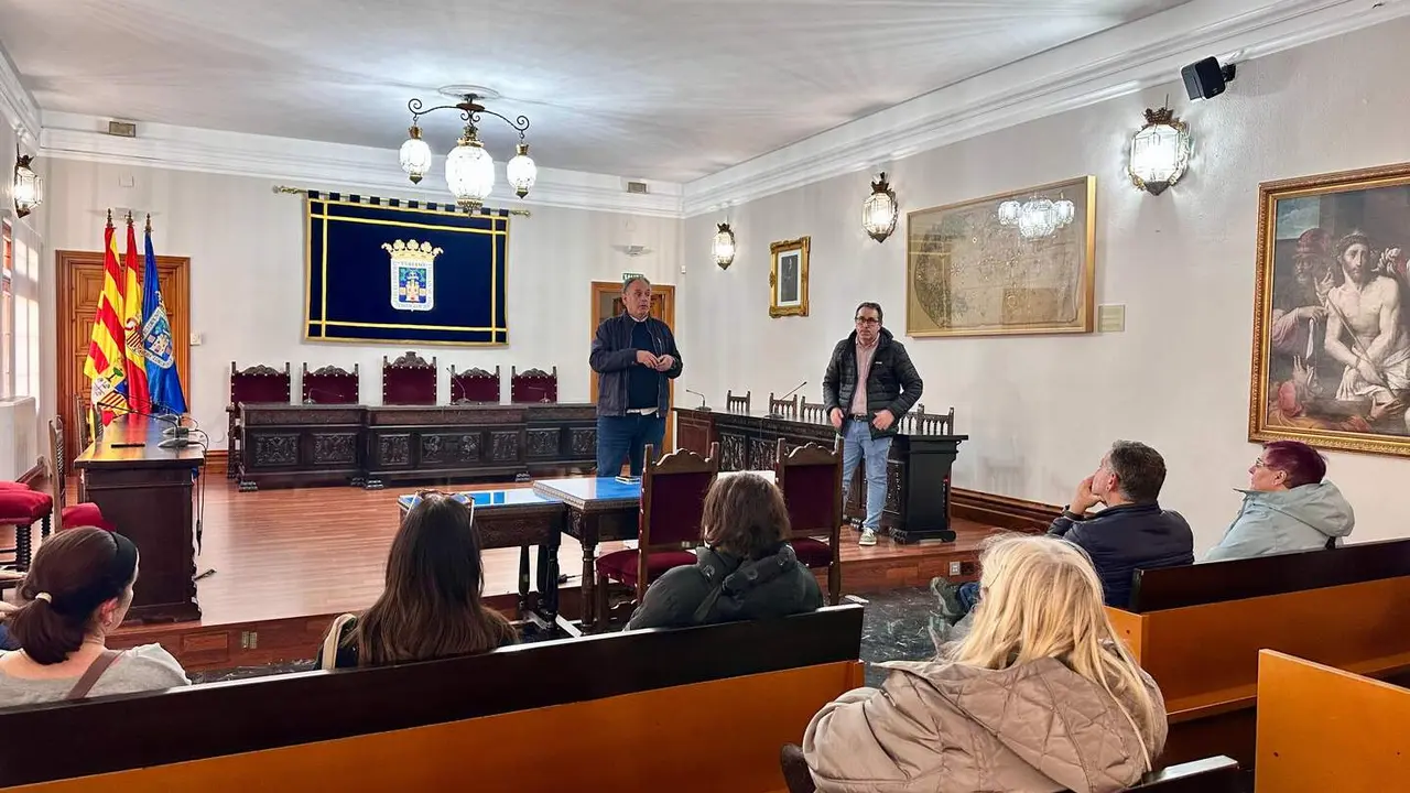 Tarazona - Reuni&oacute;n con los vecinos de las Casas Colgadas