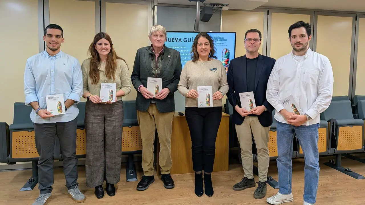 Farmac&eacute;uticos de Zaragoza y pacientes presentan la primera gu&iacute;a sobre interacciones entre productos naturales y f&aacute;rmacos tras un trasplante