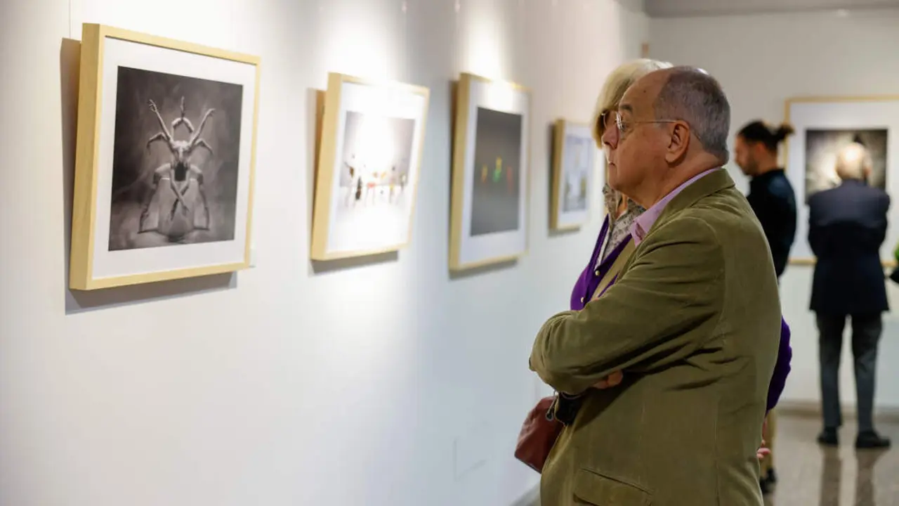 Fundaci&oacute;n Ibercaja y la Real Sociedad Fotogr&aacute;fica de Zaragoza presentan en el Patio de la Infanta el 101&ordm; Sal&oacute;n Internacional de Fotograf&iacute;a