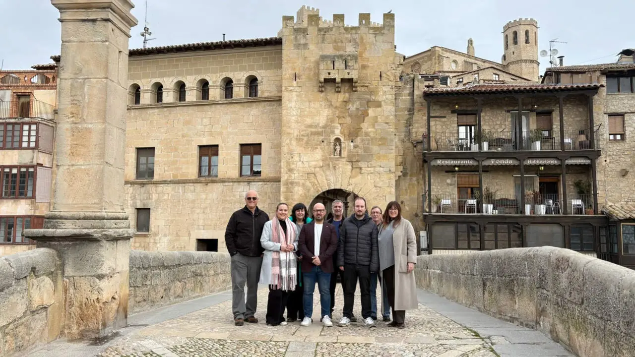 20260117 PAR Alberto Izquierdo PAR con candidatos y representantes PAR en Valderrobres 16-01-25