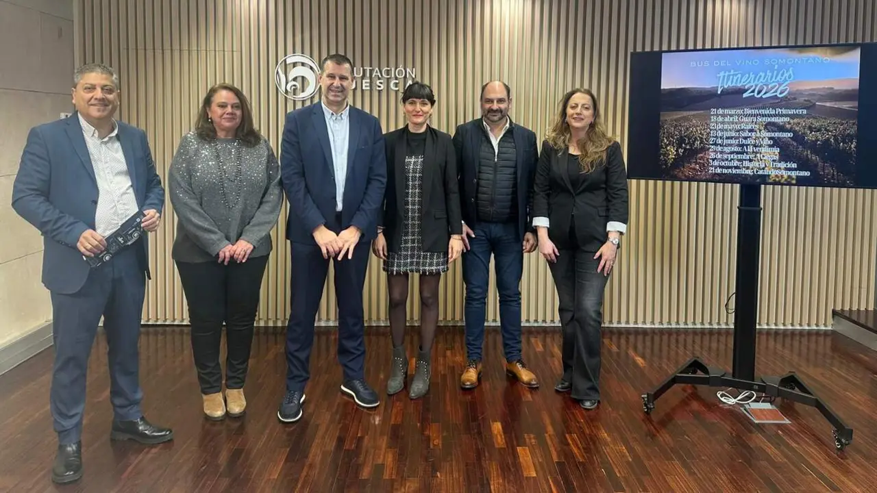 20260129 Bus Vino Somontano Ram&oacute;n Ac&iacute;n, Roc&iacute;o Cort&eacute;s, Sergio Serra, Clara Bosch, Fernando Torres y Elisa R&iacute;o