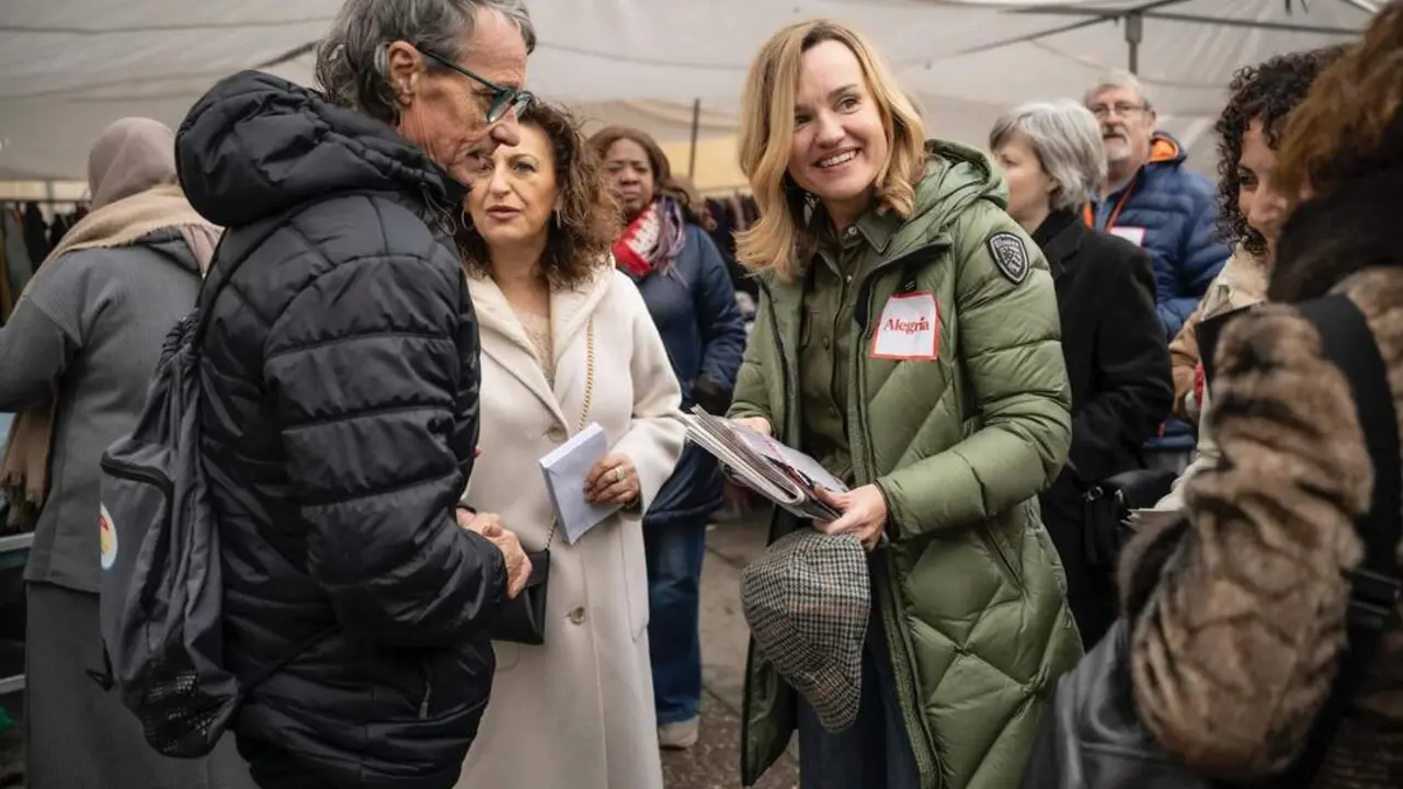 20260203 PSOE Pilar Alegr&iacute;a en Calatayud firma Marcos Cebri&aacute;n