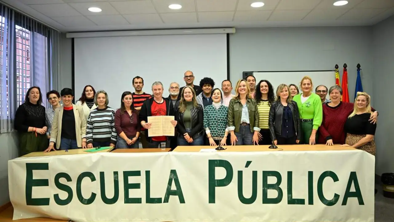 20260204 PSOE Firma acuerdo por la eduaci&oacute;n p&uacute;blica