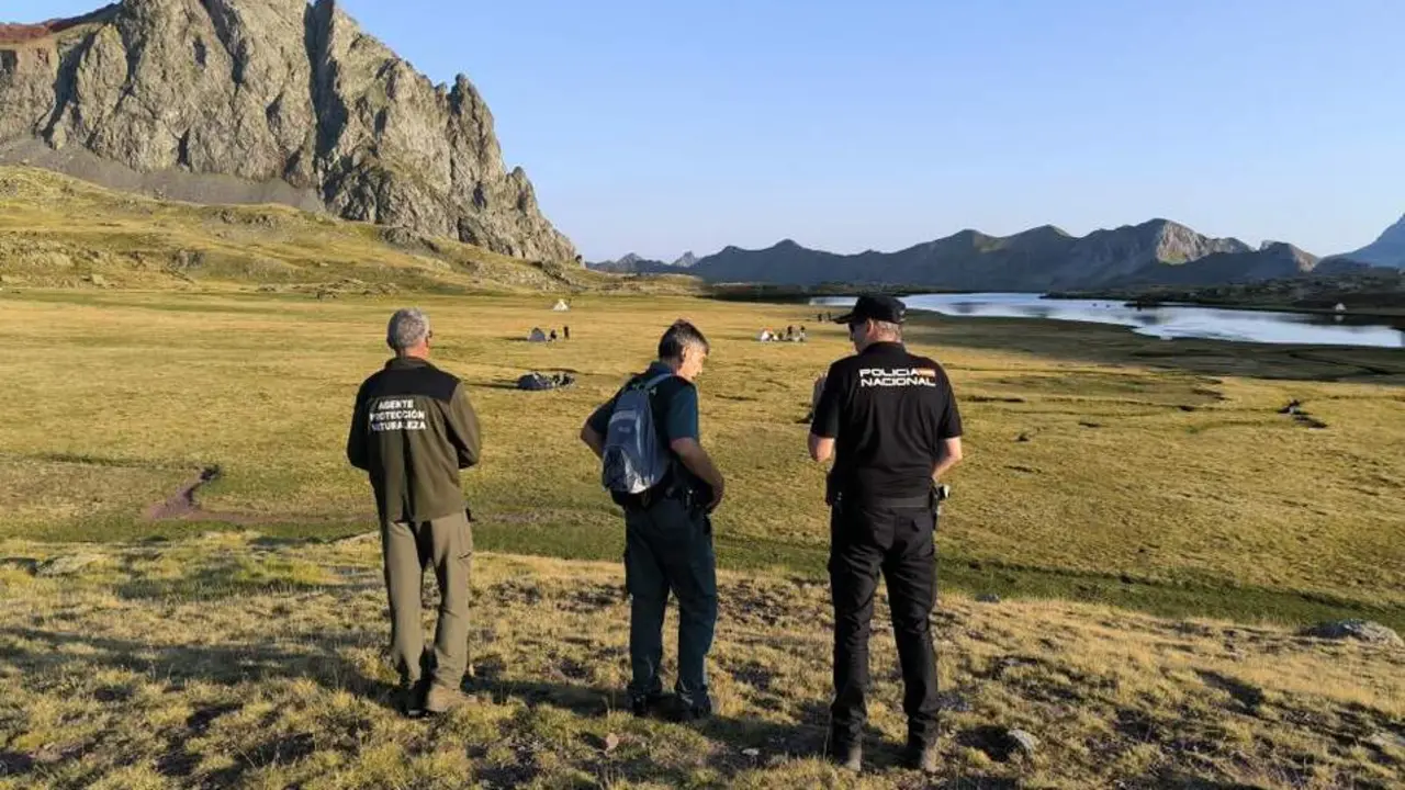 20260217 DGA prohibe ba&ntilde;os Ibones Anayet acampada
