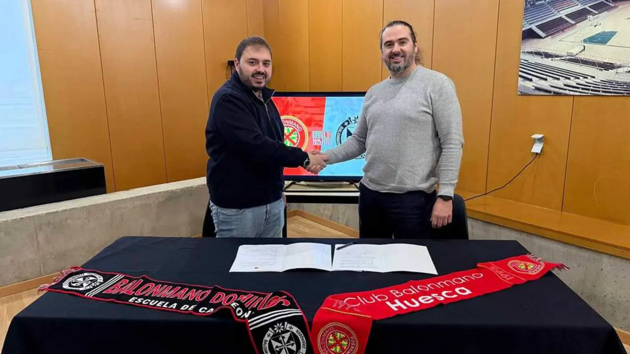 20260308 Balonmano Dominicos y el Club Balonmano Huesca renuevan su convenio de colaboraci&oacute;n