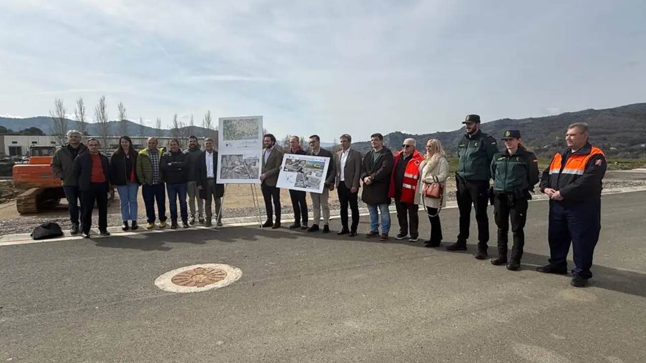 20260311 Autoridades en la presentaci&oacute;n del proyecto helicuperficie 24H de Graus