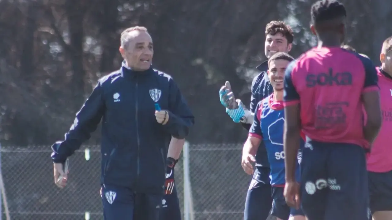 20260319 Jose luis Oltra entrenamiento SD Huesca