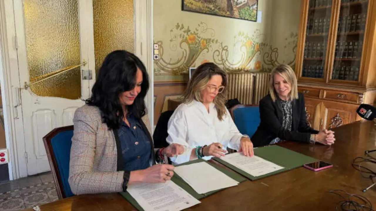 20260415 Huesca Firma convenio con Comercio