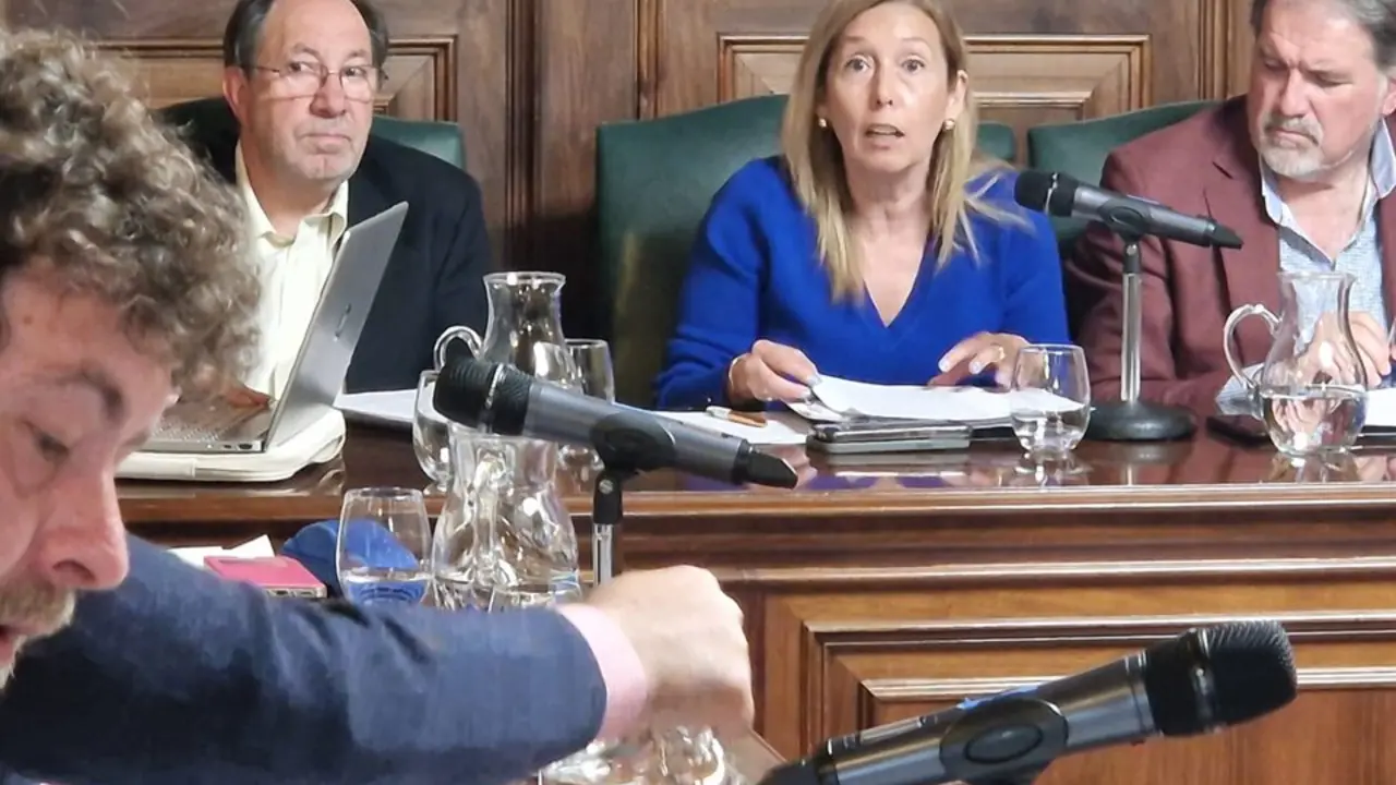 20260504 Teruel Romero dirigi&eacute;ndose al portavoz socialista