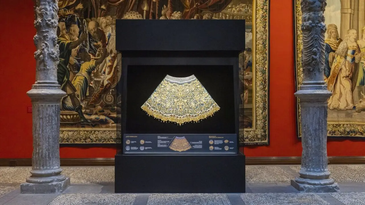 20260513 Manto ofrecido a la Virgen del Pilar. Fundaci&oacute;n Ibercaja