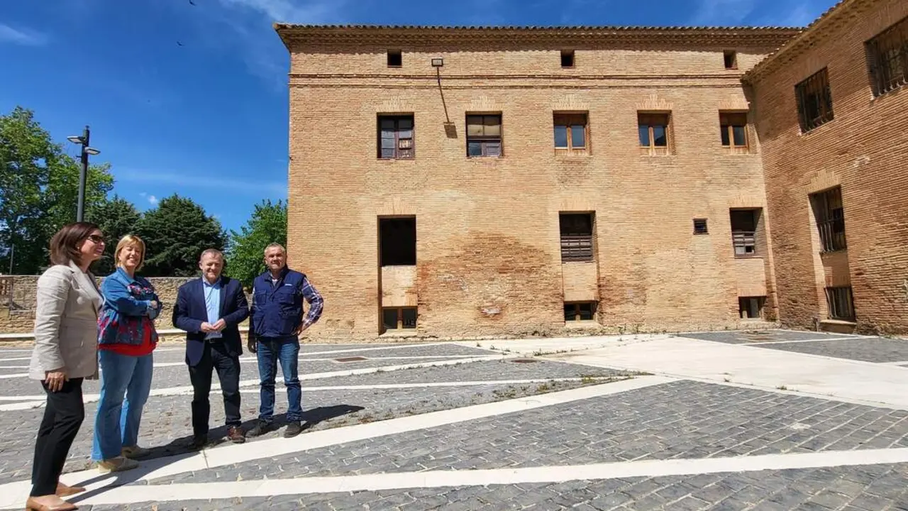 20260515 DPZ La vicepresidenta, Teresa Ladrero, y el diputado Eduardo Arilla, en una visita al palacio el a&ntilde;o pasado. DPZ