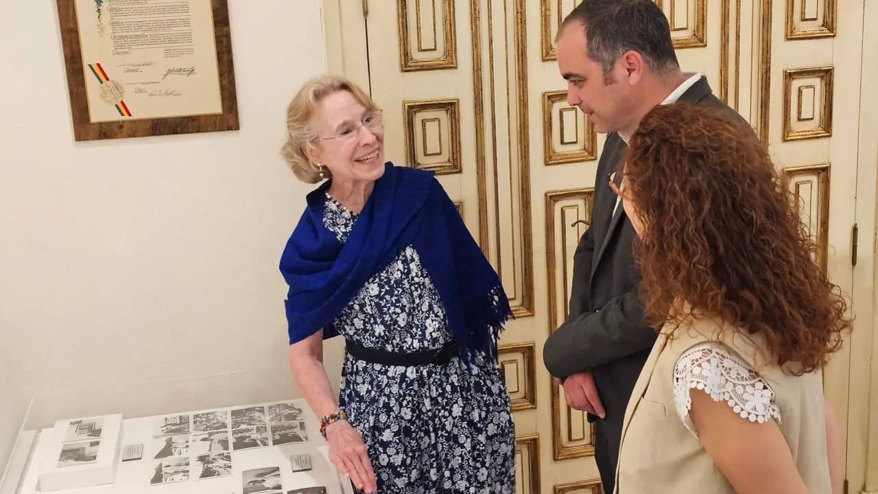 20260526 DPH Anita Pe&ntilde;uelas junto al material donado acompa&ntilde;ada de Samp&eacute;riz y Villacampa
