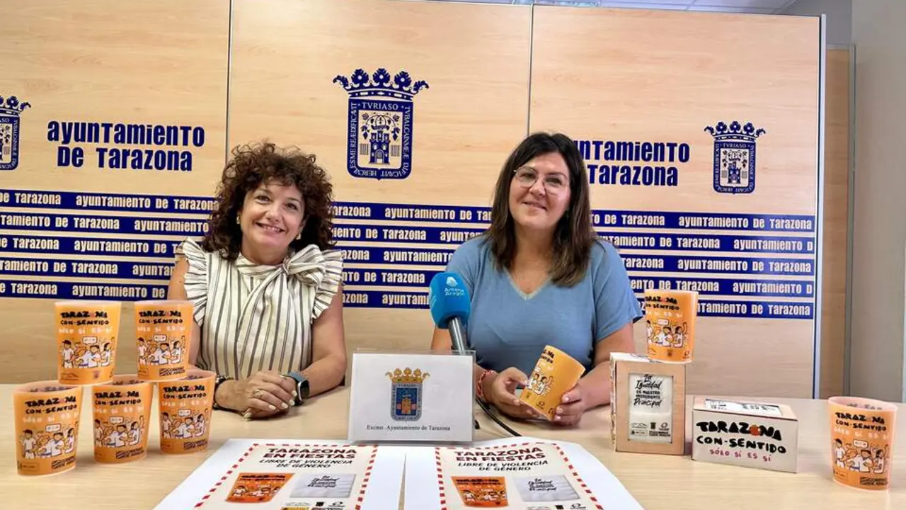 20260722 Tarazona Lourdes S&aacute;nchez junto a Paloma Santaf&eacute; durante la presentaci&oacute;n