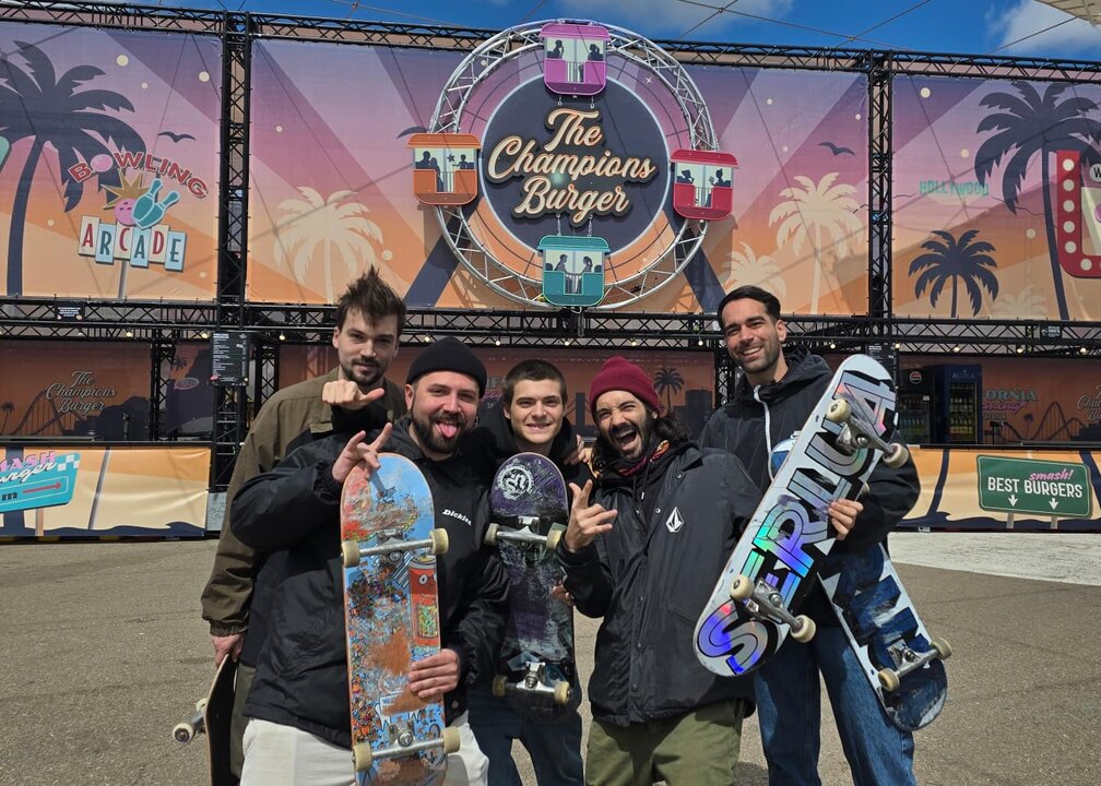 20260406 Los skaters de Zaragoza irrumpen en Champions burger